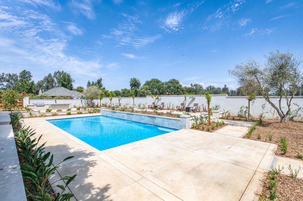 Image 63 of property listing at 2387 N Purdue Avenue, Clovis, CA 93619
