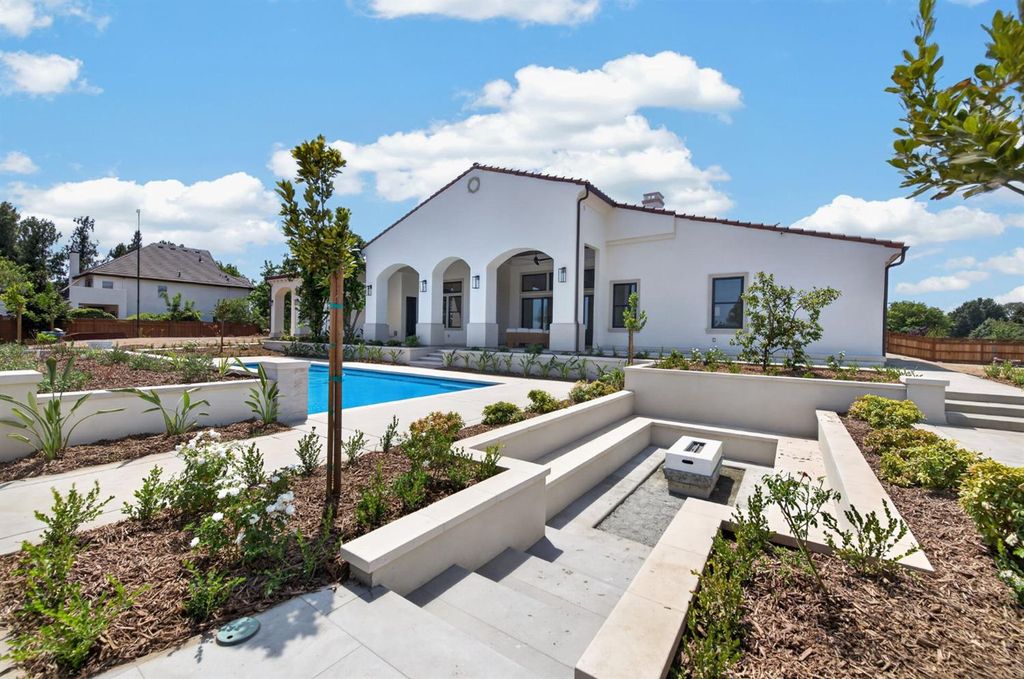 Image 65 of property listing at 2387 N Purdue Avenue, Clovis, CA 93619