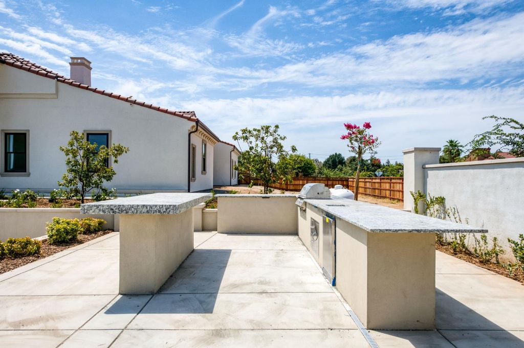 Image 69 of property listing at 2387 N Purdue Avenue, Clovis, CA 93619