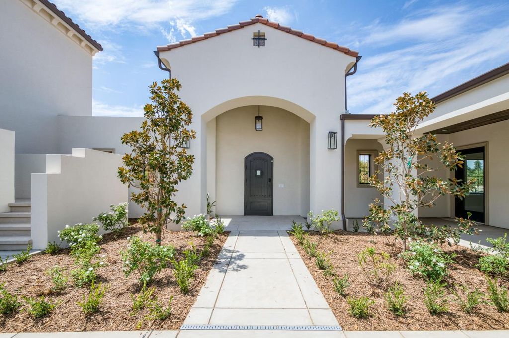 Image 7 of property listing at 2387 N Purdue Avenue, Clovis, CA 93619