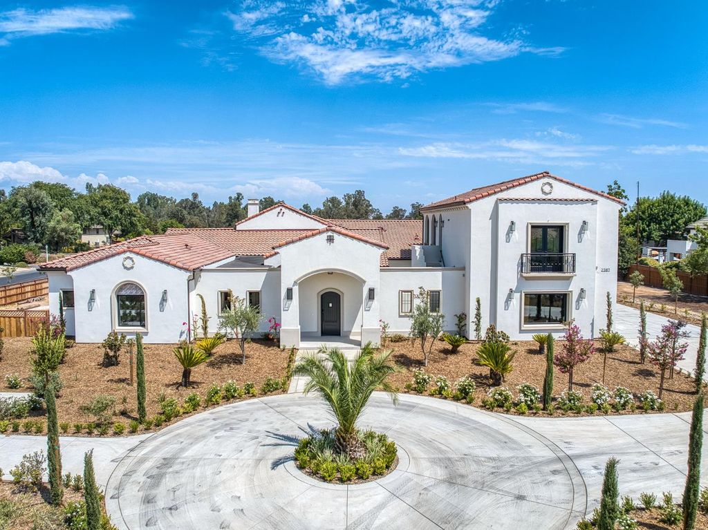 Image 74 of property listing at 2387 N Purdue Avenue, Clovis, CA 93619