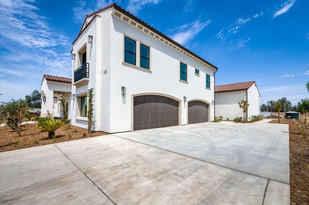 Image 78 of property listing at 2387 N Purdue Avenue, Clovis, CA 93619