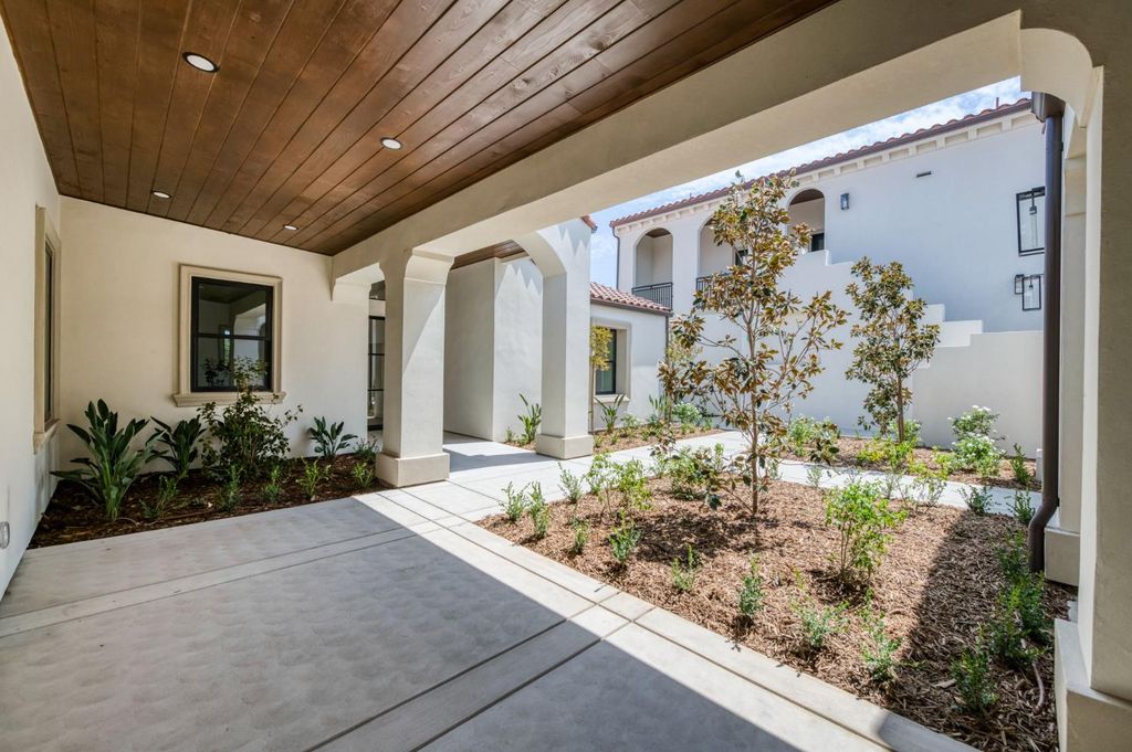 Image 9 of property listing at 2387 N Purdue Avenue, Clovis, CA 93619