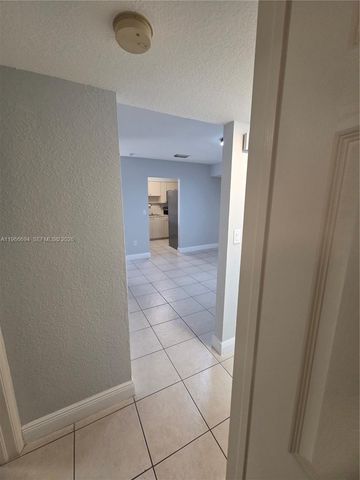 8425 NW 8th St 304, Miami, FL 33126