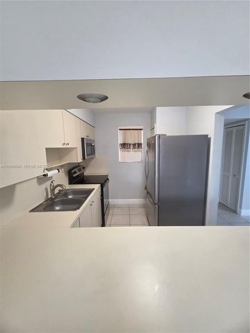 8425 NW 8th St 304, Miami, FL 33126