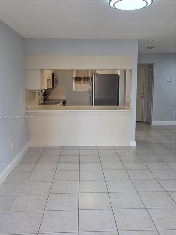 8425 NW 8th St 304, Miami, FL 33126