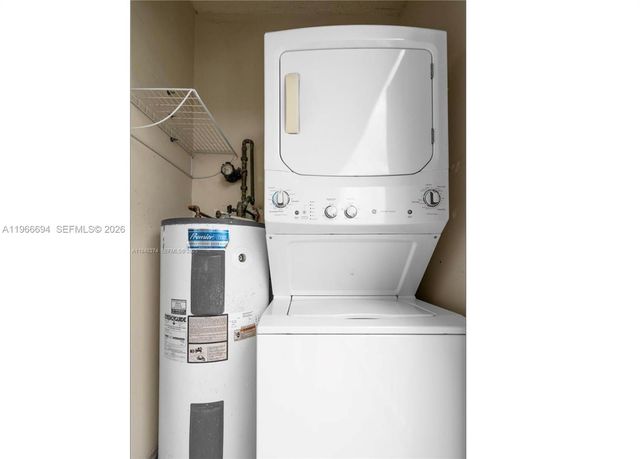 8425 NW 8th St 304, Miami, FL 33126