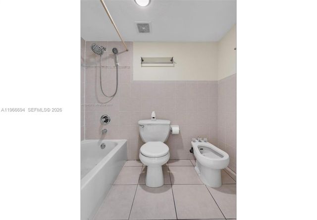 8425 NW 8th St 304, Miami, FL 33126