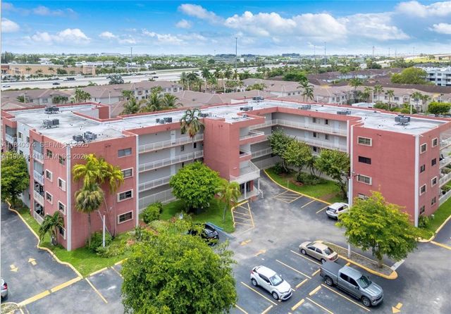 8425 NW 8th St 304, Miami, FL 33126