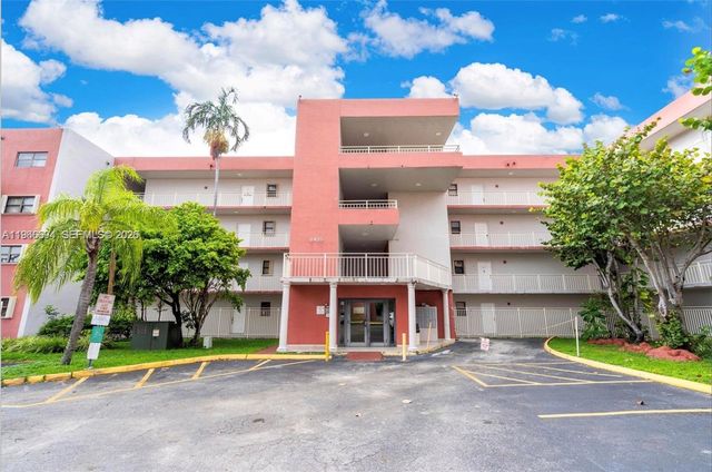 8425 NW 8th St 304, Miami, FL 33126