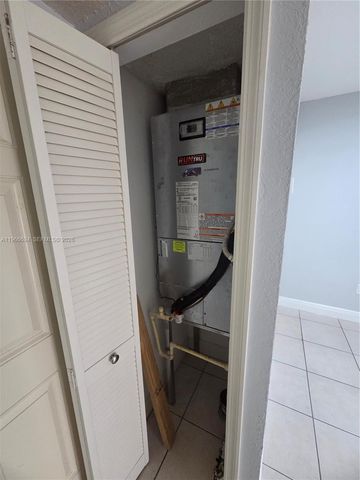 8425 NW 8th St 304, Miami, FL 33126