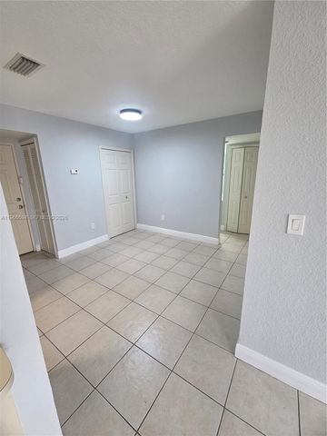 8425 NW 8th St 304, Miami, FL 33126