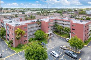 8425 NW 8th St 304, Miami, FL 33126