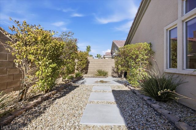 7395 Bedford Pine Court, Las Vegas, NV 89113