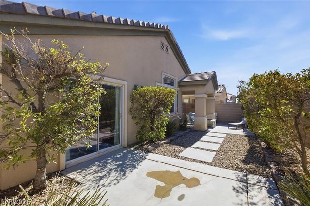 7395 Bedford Pine Court, Las Vegas, NV 89113