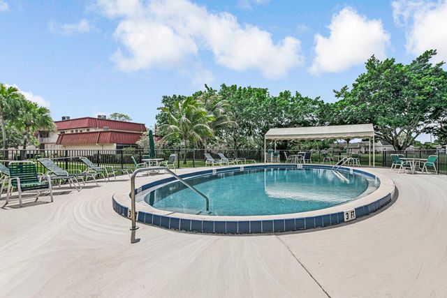 12022 W Greenway Drive 204, Royal Palm Beach, FL 33411