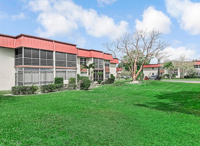 12022 W Greenway Drive 204, Royal Palm Beach, FL 33411