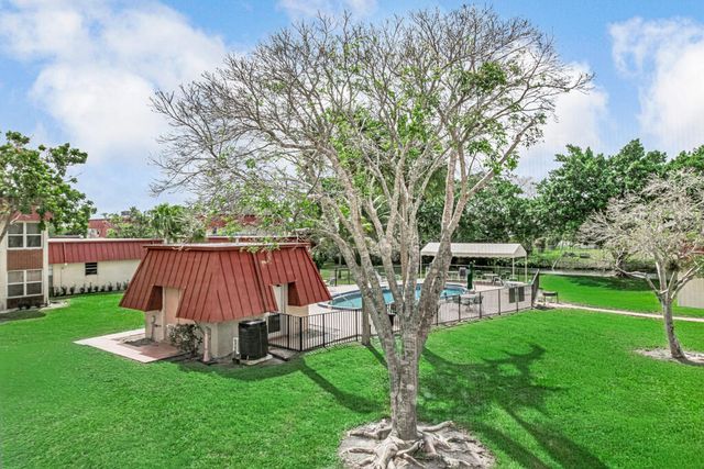 12022 W Greenway Drive 204, Royal Palm Beach, FL 33411