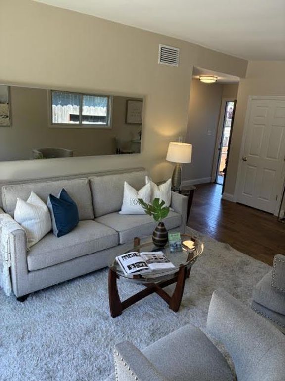 Image 3 of property listing at 2641 Holland Street, San Mateo, CA 94403