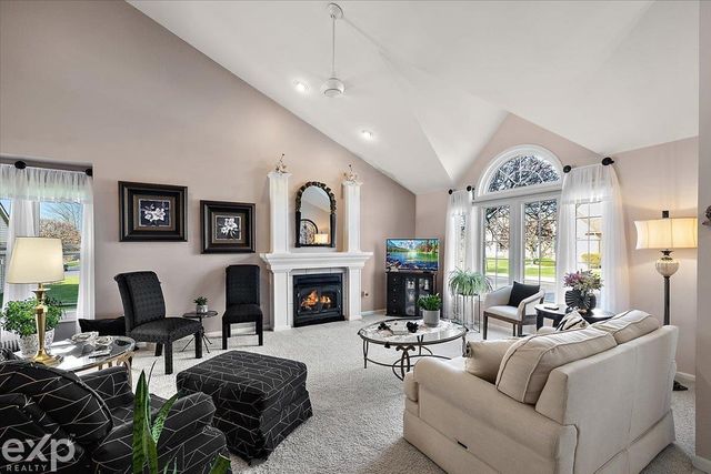 47213 Mission Valley W, Macomb Twp, MI 48042