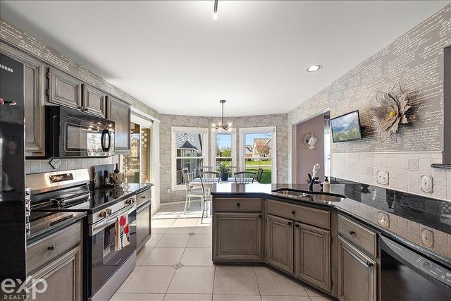 47213 Mission Valley W, Macomb Twp, MI 48042