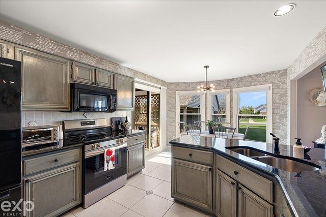 47213 Mission Valley W, Macomb Twp, MI 48042