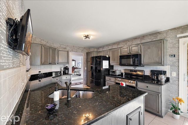 47213 Mission Valley W, Macomb Twp, MI 48042