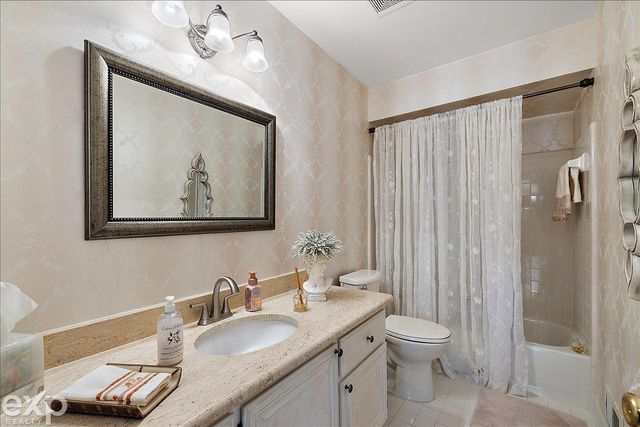 47213 Mission Valley W, Macomb Twp, MI 48042