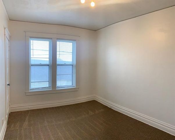 619 N 18th Avenue E, Duluth, MN 55812