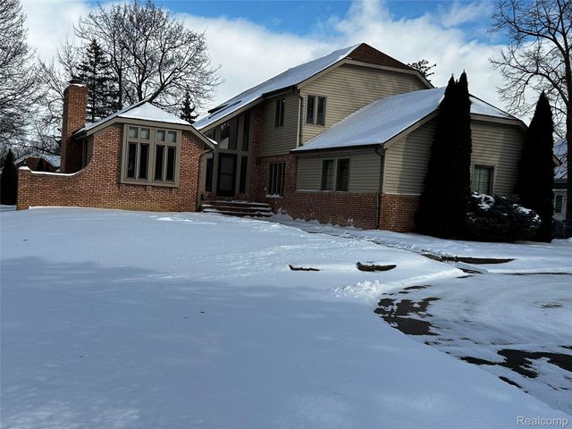 24609 Delwood Street, Harrison Charter Township, MI 48045