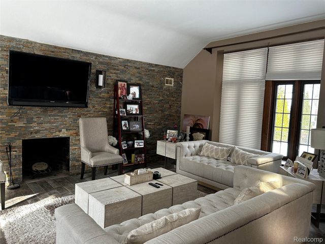 24609 Delwood Street, Harrison Charter Township, MI 48045