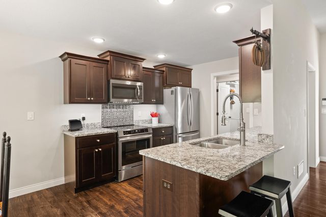 6077 E LOCUST GROVE DR, Columbia, MO 65202