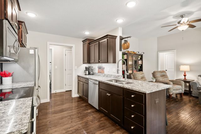 6077 E LOCUST GROVE DR, Columbia, MO 65202