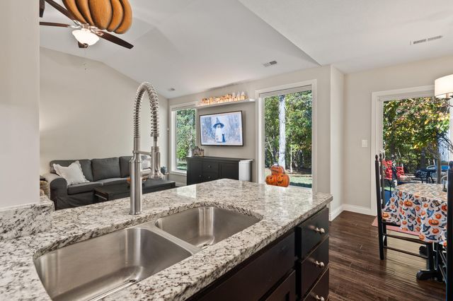 6077 E LOCUST GROVE DR, Columbia, MO 65202