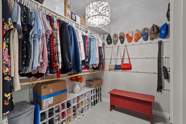 6077 E LOCUST GROVE DR, Columbia, MO 65202