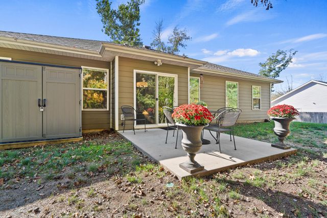 6077 E LOCUST GROVE DR, Columbia, MO 65202