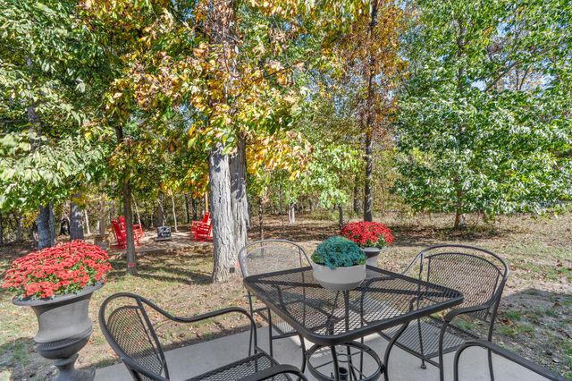 6077 E LOCUST GROVE DR, Columbia, MO 65202