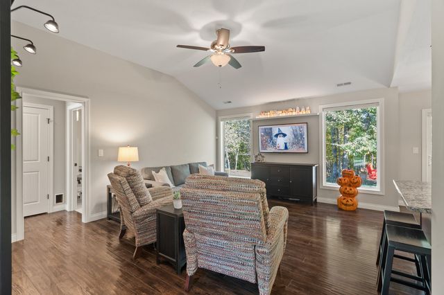 6077 E LOCUST GROVE DR, Columbia, MO 65202