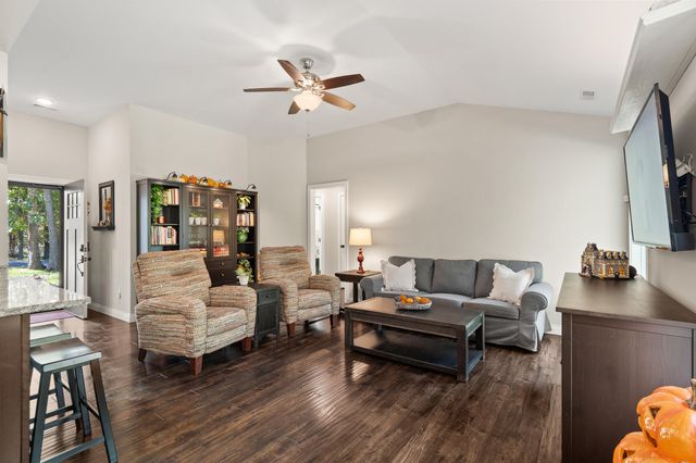 6077 E LOCUST GROVE DR, Columbia, MO 65202