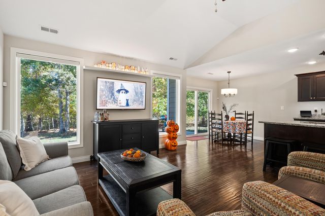 6077 E LOCUST GROVE DR, Columbia, MO 65202