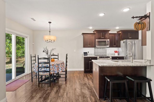 6077 E LOCUST GROVE DR, Columbia, MO 65202