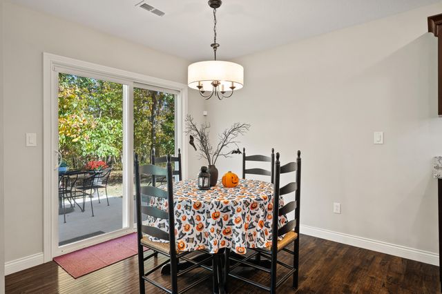 6077 E LOCUST GROVE DR, Columbia, MO 65202