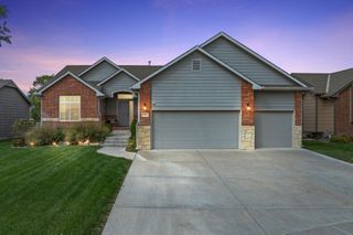 702 E Sprucewood Cir, Park City, KS 67147
