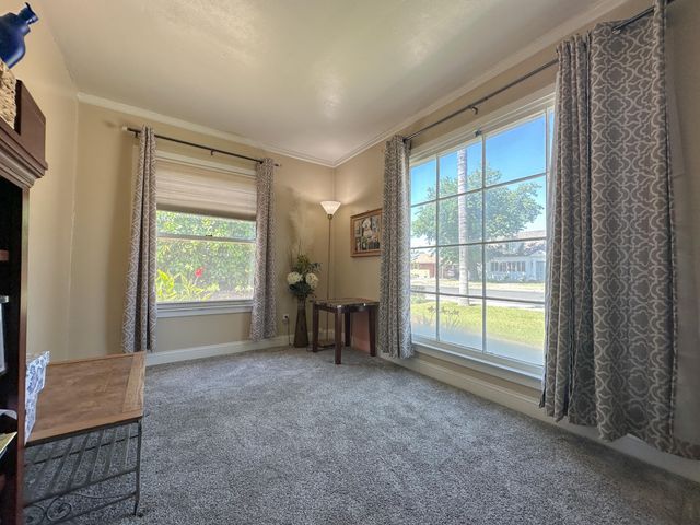 470 N Bates Avenue, Dinuba, CA 93618