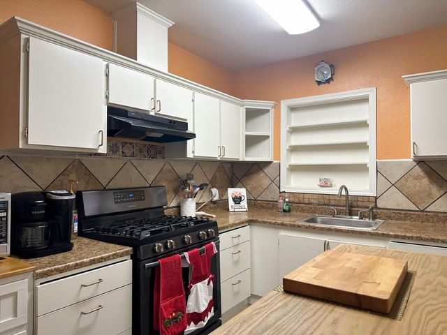 470 N Bates Avenue, Dinuba, CA 93618