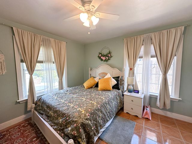 470 N Bates Avenue, Dinuba, CA 93618