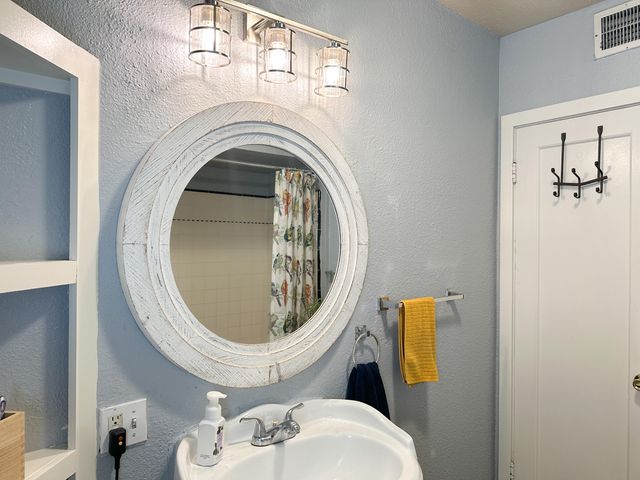 470 N Bates Avenue, Dinuba, CA 93618