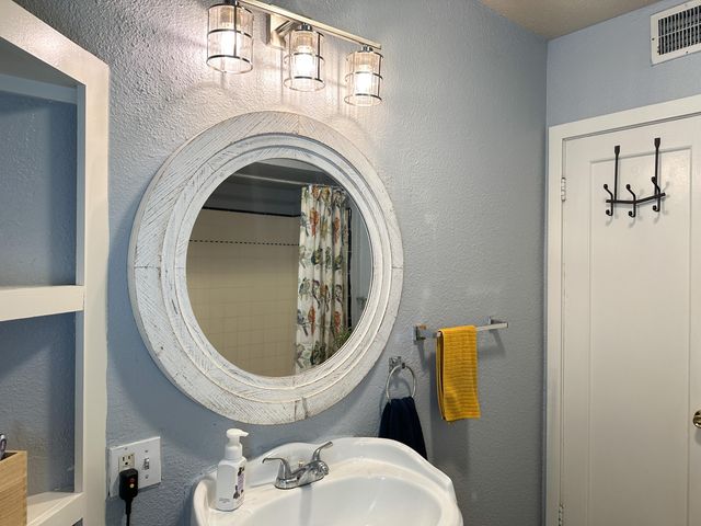 470 N Bates Avenue, Dinuba, CA 93618