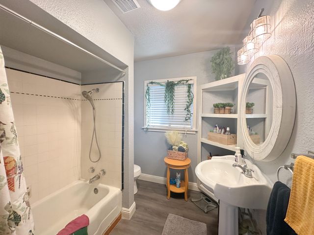 470 N Bates Avenue, Dinuba, CA 93618