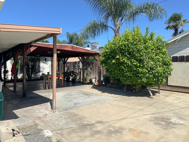 470 N Bates Avenue, Dinuba, CA 93618